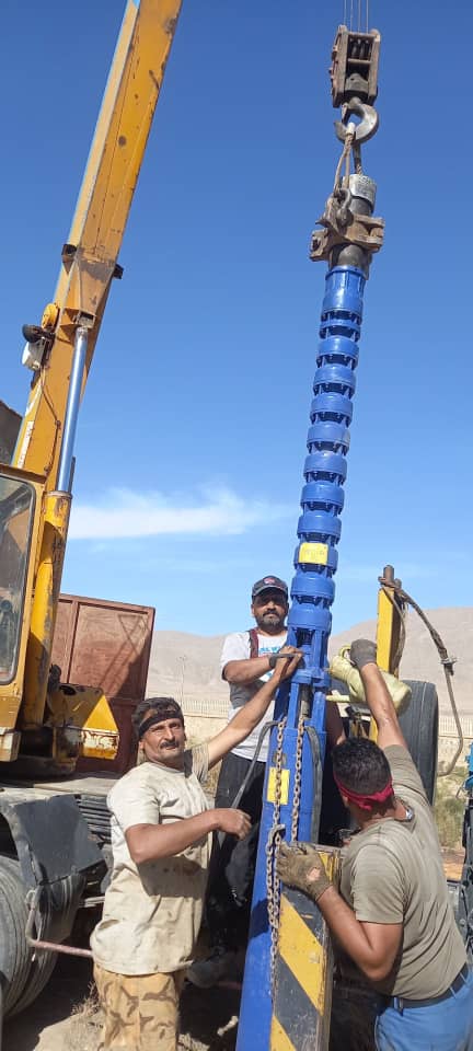 نصب و راه اندازی پمپ شناور و توربینی با دستگاه به مدیریت خداپناه در اسفراین